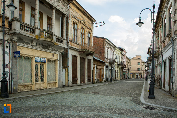 felinar-vechi-si-cladiri-din-orasul-slatina-judetul-olt.jpg