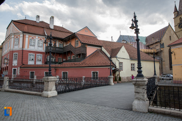 felinarele-de-langa-podul-metalic-podul-minciunilor-1859-din-sibiu-judetul-sibiu.jpg