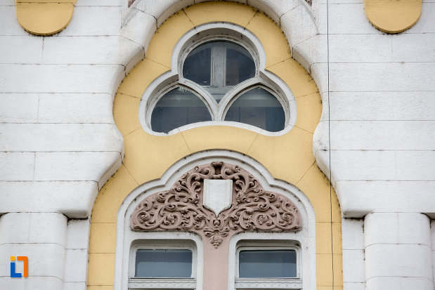 fereastra-cu-detalii-prefectura-orasului-cluj-napoca-judetul-cluj.jpg