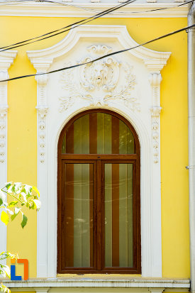 fereastra-de-la-casa-de-pe-str-mihai-bravu-nr-42-din-galati-judetul-galati.jpg