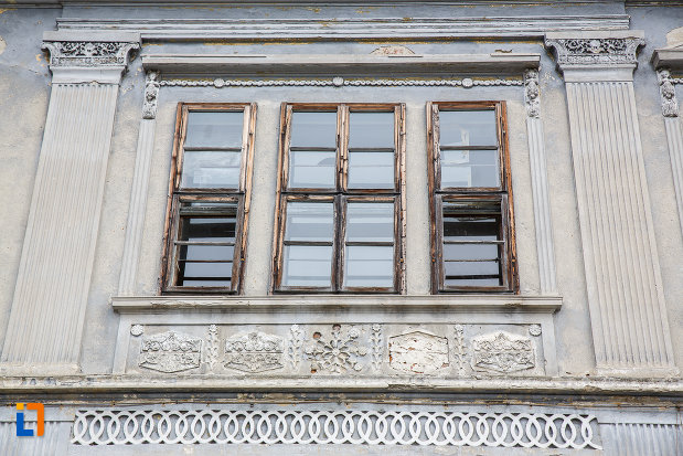 fereastra-de-la-casa-zoppelt-1860-din-medias-judetul-sibiu.jpg