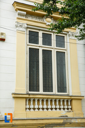 fereastra-de-la-muzeul-de-istorie-si-arheologie-casa-alaci-din-focsani.jpg