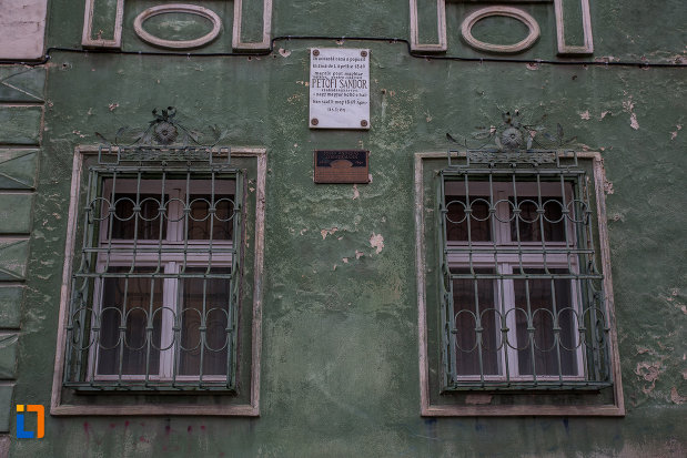 ferestre-cu-gratii-de-la-casa-din-str-tipografilor-nr-23-din-sibiu-judetul-sibiu.jpg