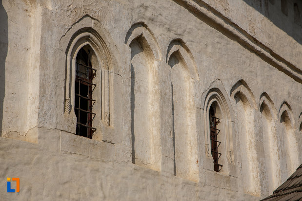 ferestre-de-la-biserica-nasterea-sf-ioan-botezatorul-din-suceava-judetul-suceava.jpg