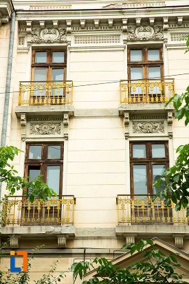 ferestre-de-la-casa-cavalioti-azi-muzeul-judetean-de-istorie-din-galati-judetul-galati.jpg