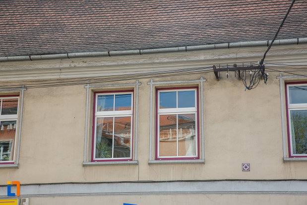 ferestre-de-la-casa-filtsch-din-sebes-judetul-alba.jpg