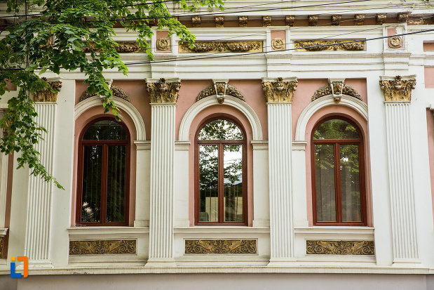 ferestre-de-la-casa-gheorghiade-din-galati-judetul-galati.jpg