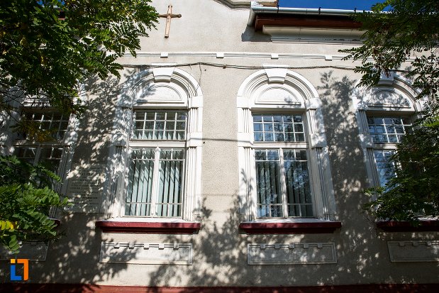 ferestre-de-la-casa-nicolae-filipescu-azi-parohia-ortodoxa-din-rupea-judetul-brasov.jpg