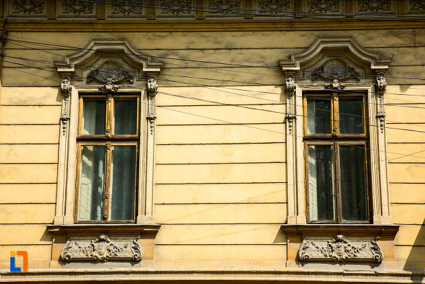 ferestre-de-la-casa-popescu-grigore-din-drobeta-turnu-severin-judetul-mehedinti.jpg