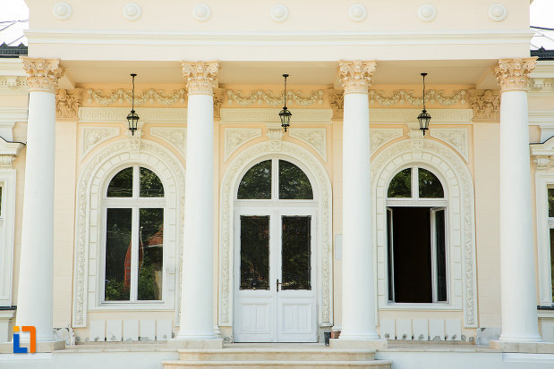 ferestre-de-la-casa-teodor-cincu-azi-muzeul-mixt-din-tecuci-judetul-galati.jpg