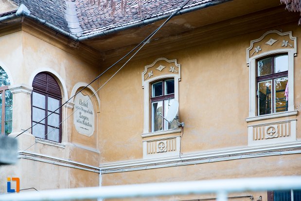 ferestre-de-la-conacul-familiei-brancoveanu-prinzhaus-din-brasov-judetul-brasov.jpg