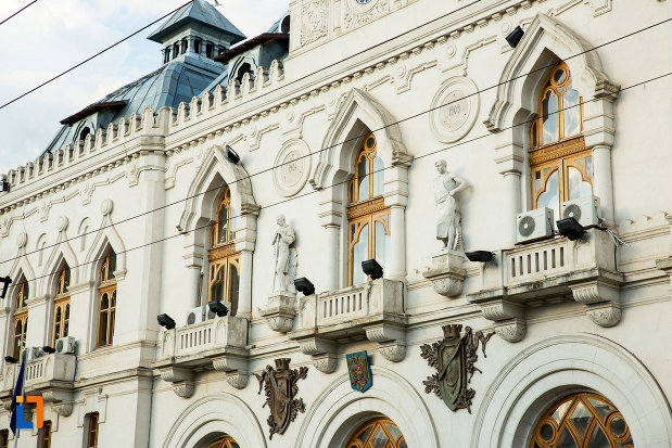 ferestre-de-la-palatul-administrativ-prefectura-judetului-galati.jpg
