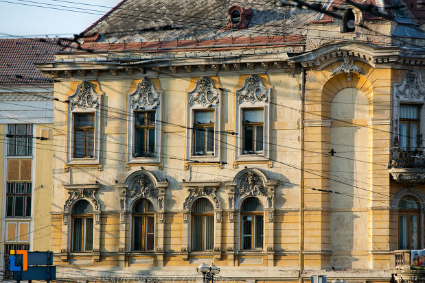 ferestre-si-detalii-fatada-palatul-elian-din-cluj-napoca-judetul-cluj.jpg