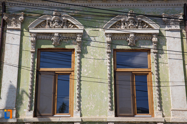 ferestrele-de-la-casa-motomancea-1875-din-tulcea-judetul-tulcea.jpg