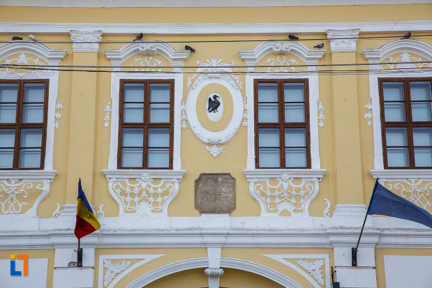 ferestrele-de-la-palatul-toldalagi-1759-muzeu-de-etnografie-si-arta-populara-din-targu-mures-judetul-mures.jpg