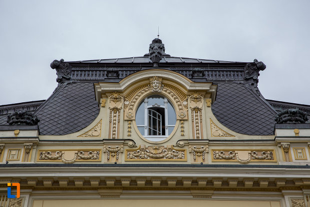fosta-banca-de-credit-financiar-primaria-municipiului-sibiu-judetul-sibiu-detaliu-de-la-acoperis.jpg