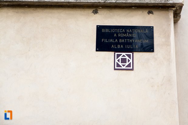 fosta-manastire-a-trinitarienilor-azi-biblioteca-batthyaneum-din-alba-iulia-judetul-alba-monument-istoric.jpg