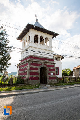 foto-cu-biserica-sf-voievozi-din-pucioasa-judetul-dambovita.jpg