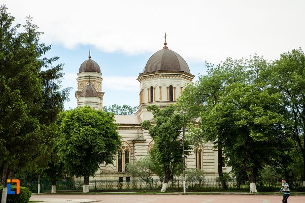 foto-cu-catedrala-sf-treime-din-corabia-judetul-olt.jpg