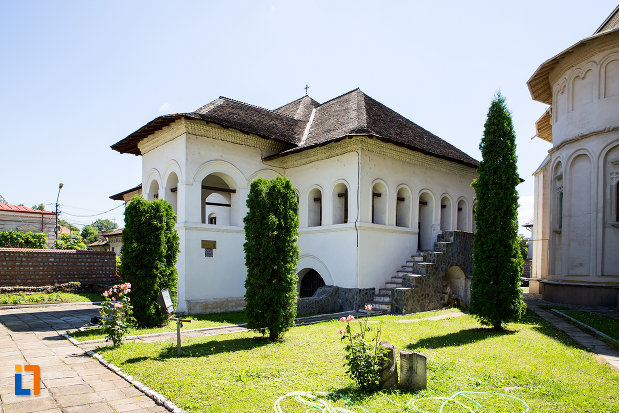 foto-cu-manastirea-stelea-din-targoviste-judetul-dambovita.jpg