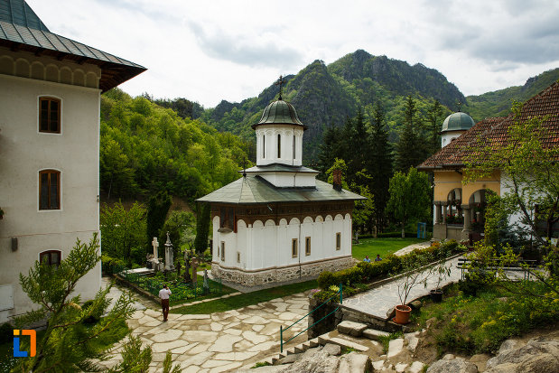 fotografie-cu-ansamblul-manastirea-turnu-din-pausa-judetul-valcea.jpg