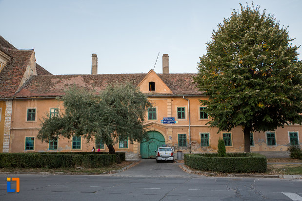 fotografie-cu-ansamblul-orfelinatului-terezian-din-sibiu-judetul-sibiu.jpg