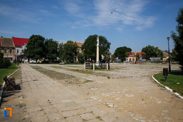 fotografie-cu-ansamblul-urban-piata-cetatii-din-ciacova-judetul-timis.jpg