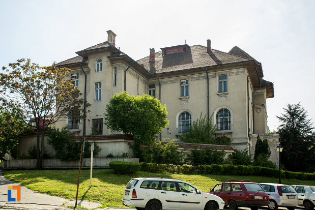 fotografie-cu-banca-nationala-a-romaniei-din-slatina-judetul-olt.jpg