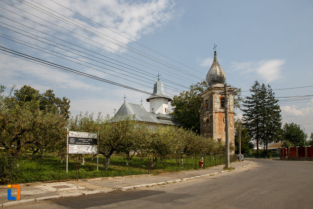 fotografie-cu-biserica-armeneasca-turnu-rosu-din-suceava-judetul-suceava.jpg
