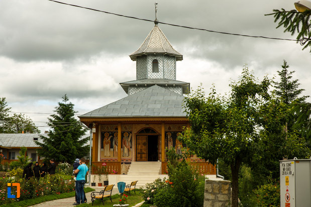 fotografie-cu-biserica-de-la-manastirea-brazi-din-panciu-judetul-vrancea.jpg