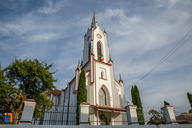 fotografie-cu-biserica-din-brata-sf-ioan-botezatorul-din-saliste-judetul-sibiu.jpg