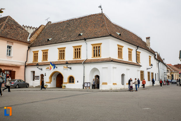 fotografie-cu-casa-schuller-din-medias-judetul-sibiu.jpg