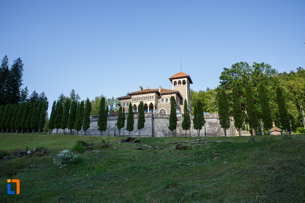 fotografie-cu-castelul-cantacuzino-din-busteni-judetul-prahova.jpg