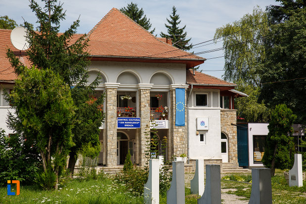 fotografie-cu-centru-cultural-ion-manolescu-din-breaza-judetul-prahova-2.jpg