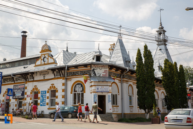 fotografie-cu-cladirea-bailor-1898-din-vatra-dornei-judetul-suceava.jpg