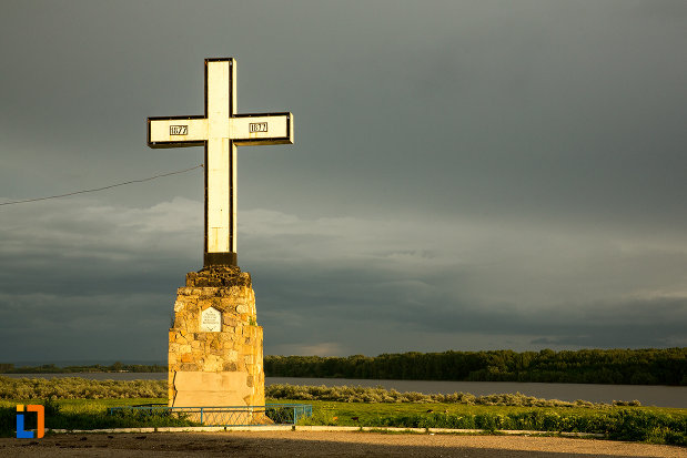 fotografie-cu-crucea-eroilor-independentei-din-corabia-judetul-olt.jpg