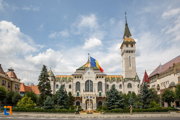 fotografie-cu-fosta-primarie-a-municipiului-azi-prefectura-din-targu-mures-judetul-mures.jpg