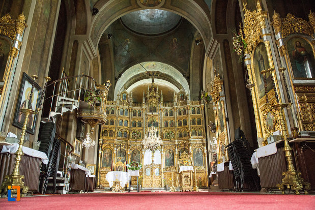 fotografie-cu-interiorul-de-la-biserica-grecescu-din-drobeta-turnu-severin-judetul-mehedinti.jpg