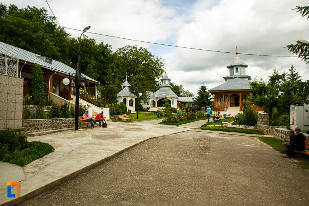 fotografie-cu-manastirea-brazi-din-panciu-judetul-vrancea.jpg