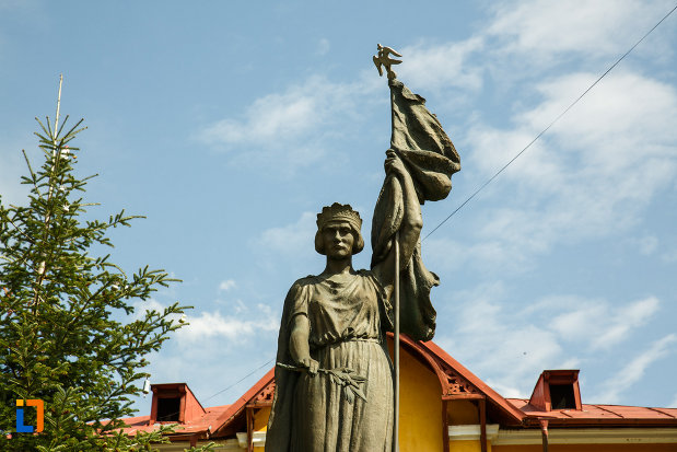 fotografie-cu-monumentul-eroilor-din-ocnele-mari-judetul-valcea.jpg