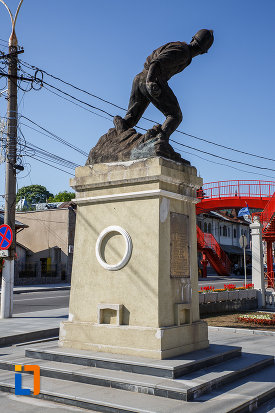 fotografie-cu-monumentul-ultima-grenada-a-caporalului-constantin-musat-judetul-prahova.jpg