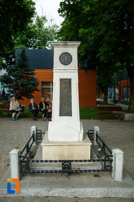 fotografie-cu-monumentul-unirii-principatelor-din-focsani-judetul-vrancea.jpg