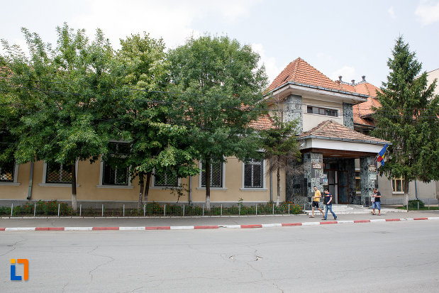 fotografie-cu-muzeul-municipal-de-istorie-din-rosiori-de-vede-judetul-teleorman.jpg
