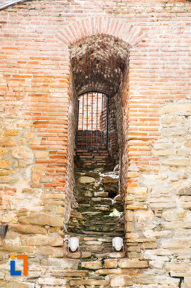 fotografie-cu-palatul-domnesc-ruine-palatul-petru-cercel-din-targoviste-judetul-dambovita.jpg