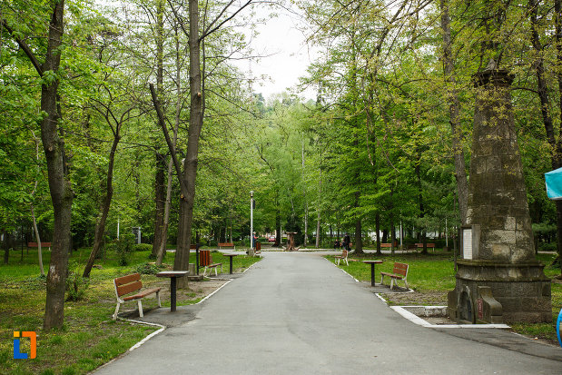 fotografie-cu-parcul-zavoi-din-ramnicu-valcea-judetul-valcea.jpg