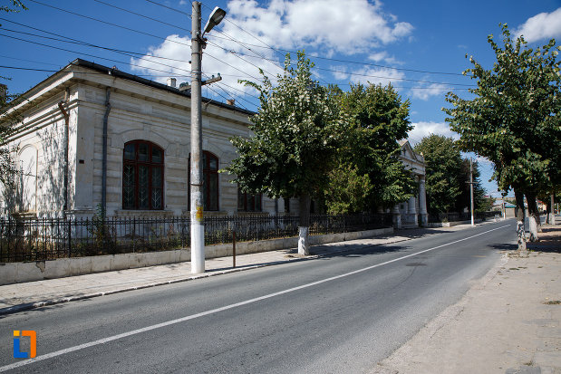 fotografie-cu-scoala-din-macin-judetul-tulcea.jpg
