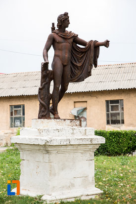 fotografie-cu-statuia-apollo-belvedere-din-giurgiu-judetul-giurgiu.jpg