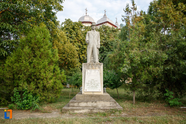fotografie-cu-statuia-lui-alexandru-colfescu-din-alexandria-judetul-teleorman.jpg