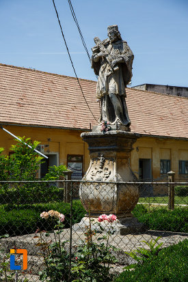 fotografie-cu-statuia-sf-ioan-nepomuc-1757-din-sannicolau-mare-judetul-timis.jpg