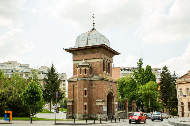 fotografie-cu-turn-din-ansamblul-bisericii-sf-treime-din-craiova-judetul-dolj.jpg